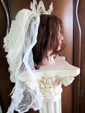 MISS HAVISHAM'S CREEPY WEDDING VEIL COSTUME -  DICKENS'S "GREAT EXPECTATIONS"